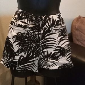 Size 8 black and white shorts